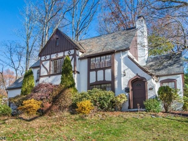 21 N Glen Rd, Mountain Lakes, NJ 07046
