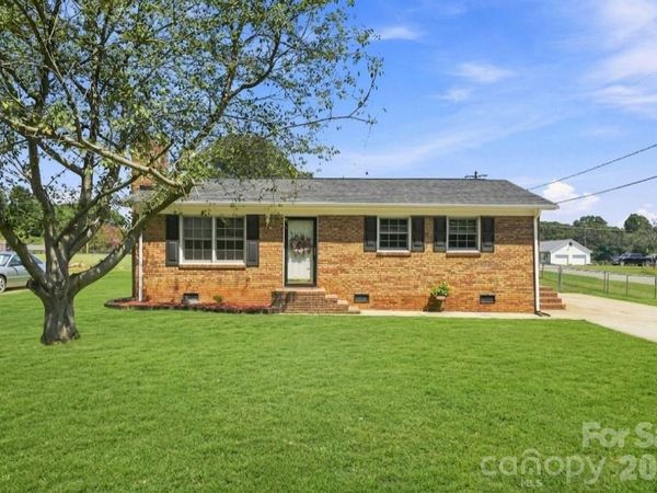 411 E Tennessee Avenue, Bessemer City, NC 28016