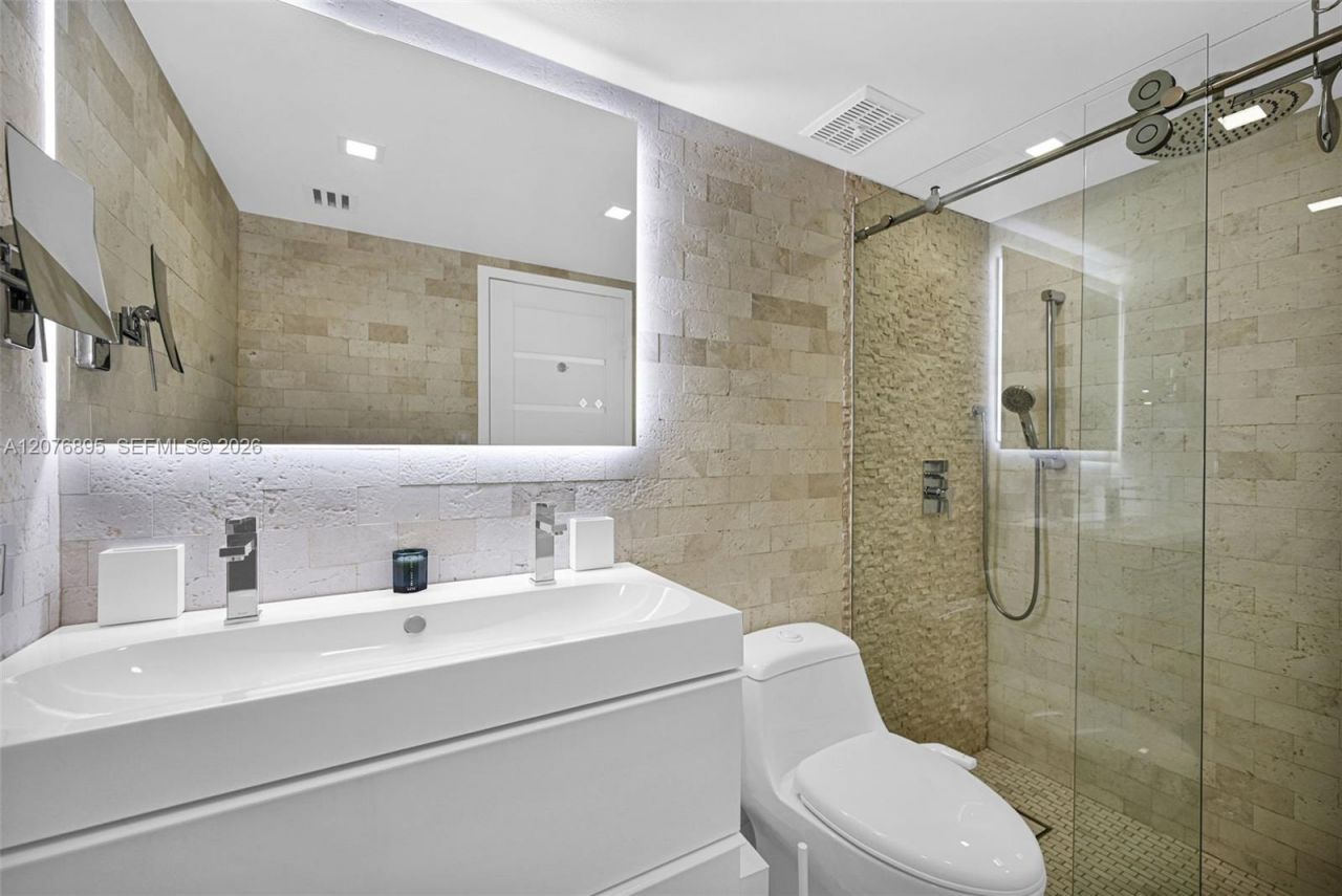 7601 E Treasure Dr, Unit 1419, North Bay Village, FL 33141 Photo