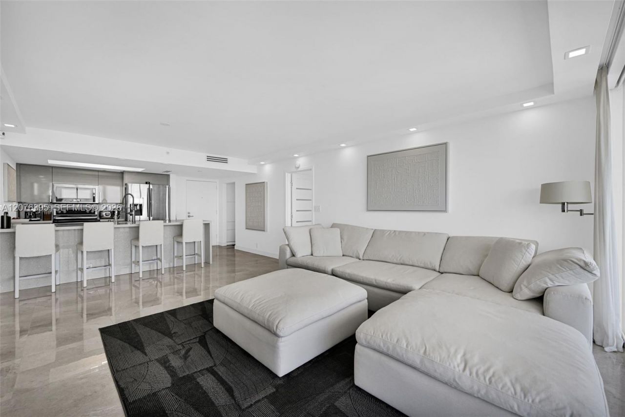 7601 E Treasure Dr, Unit 1419, North Bay Village, FL 33141 Photo