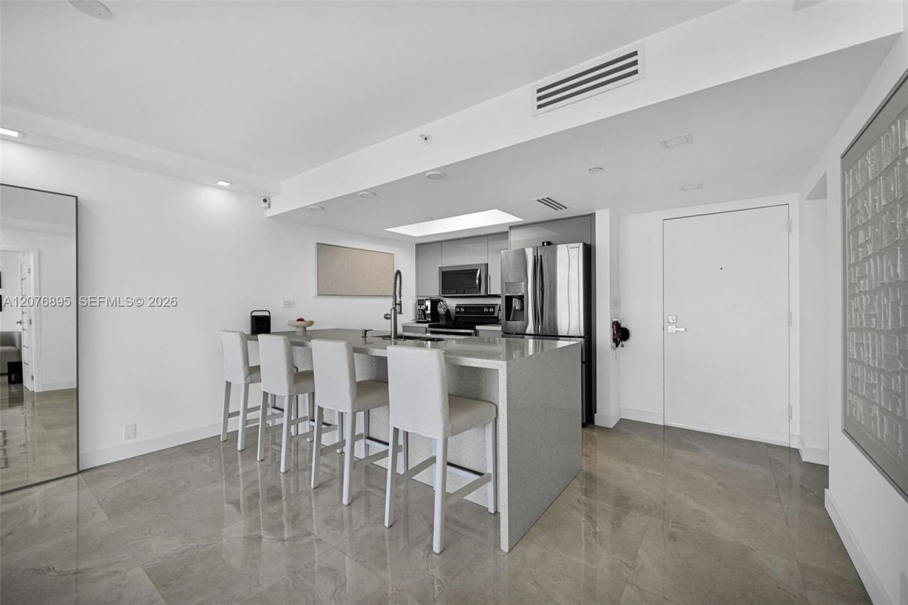7601 E Treasure Dr, Unit 1419, North Bay Village, FL 33141 Photo