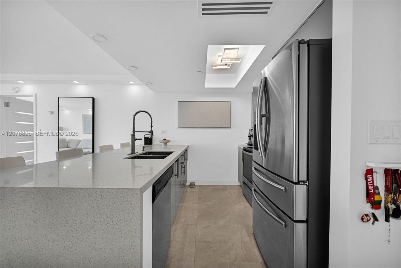 7601 E Treasure Dr, Unit 1419, North Bay Village, FL 33141 Photo