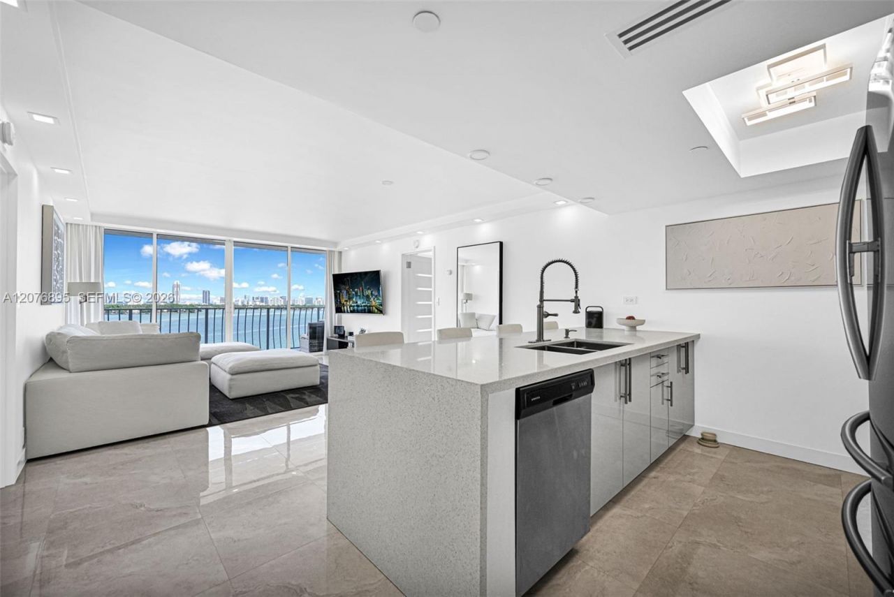 7601 E Treasure Dr, Unit 1419, North Bay Village, FL 33141 Photo