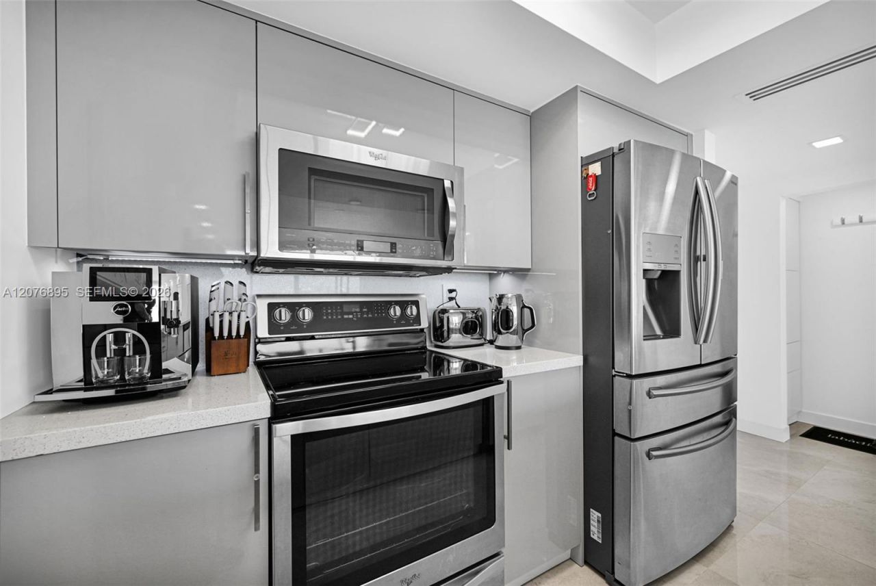 7601 E Treasure Dr, Unit 1419, North Bay Village, FL 33141 Photo