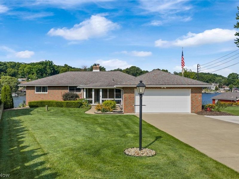 82 Whitefriars Drive, Akron, OH 44319 Photo 2