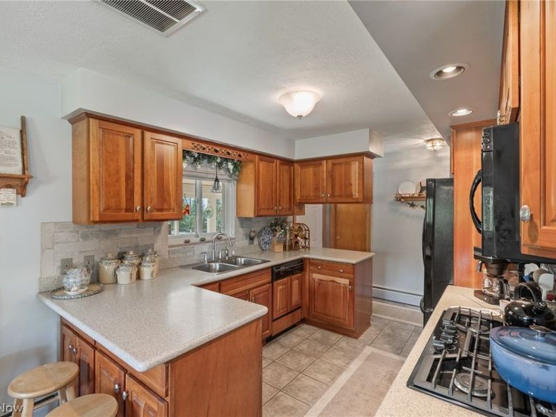 82 Whitefriars Drive, Akron, OH 44319 Photo 21