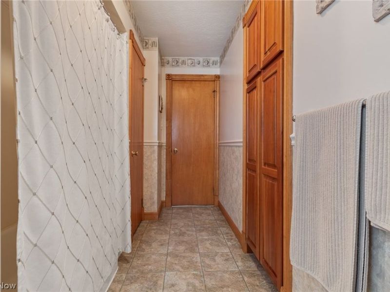 82 Whitefriars Drive, Akron, OH 44319 Photo 32