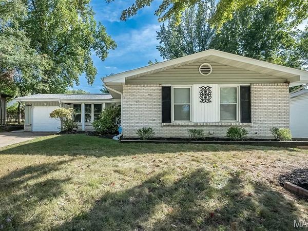 1840 Saint Anthony Lane , Florissant, MO 63033