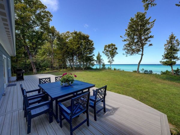 5273 Sugarbush Lane E, Leland, MI 49654