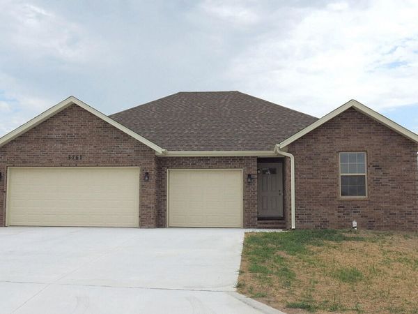 3761 W Riley Street , Bolivar, MO 65613