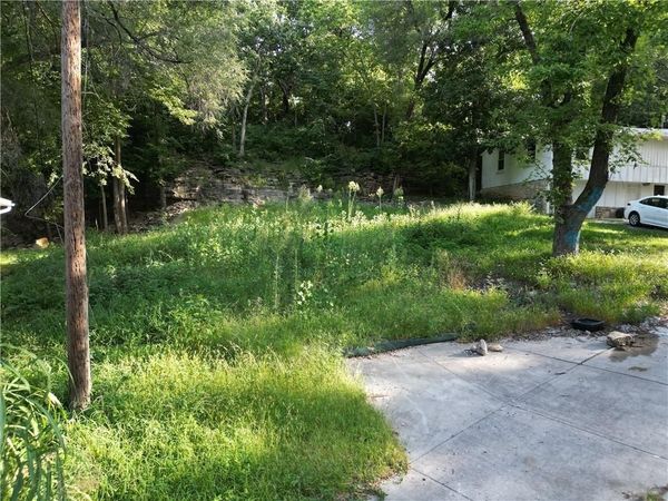 1016 Suntree Place, Kansas City, KS 66103