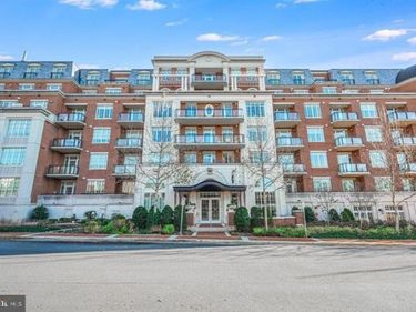 6900 FLEETWOOD ROAD, Unit 201, MCLEAN, VA 22101