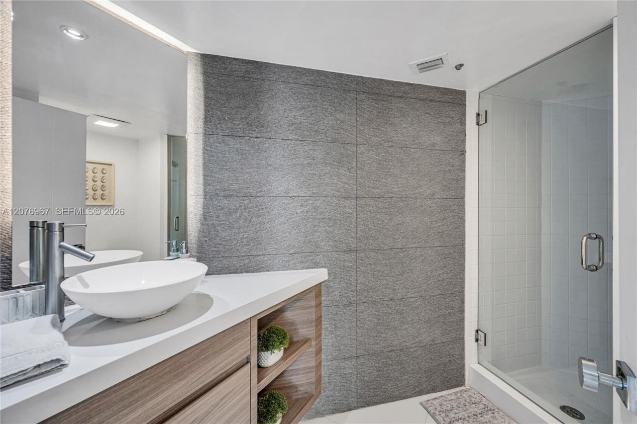 540 Brickell Key Dr , Unit 1820, Miami, FL 33131 Photo