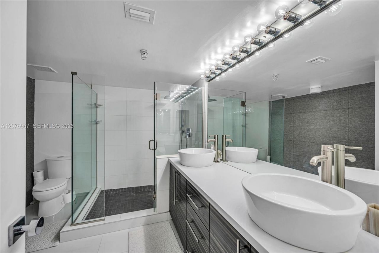 540 Brickell Key Dr , Unit 1820, Miami, FL 33131 Photo