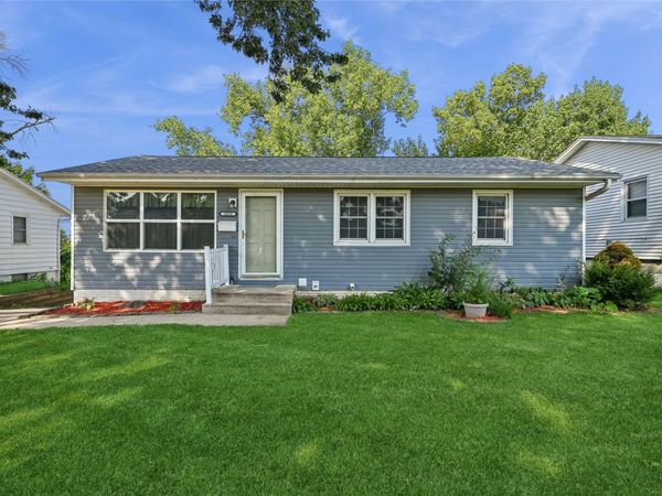 1212 18th Street NW, Cedar Rapids, IA 52405