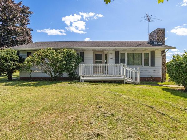 1061 Litchfield Road, Quincy, MI 49082