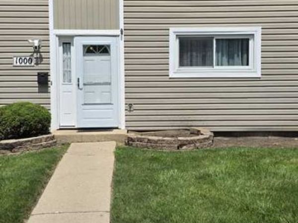 1000 Sandpiper Court , Bartlett, IL 60103