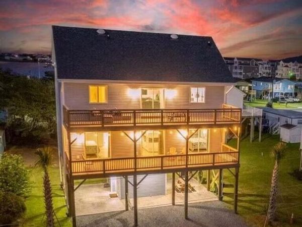 8020 8th Street , Surf City, NC 28445