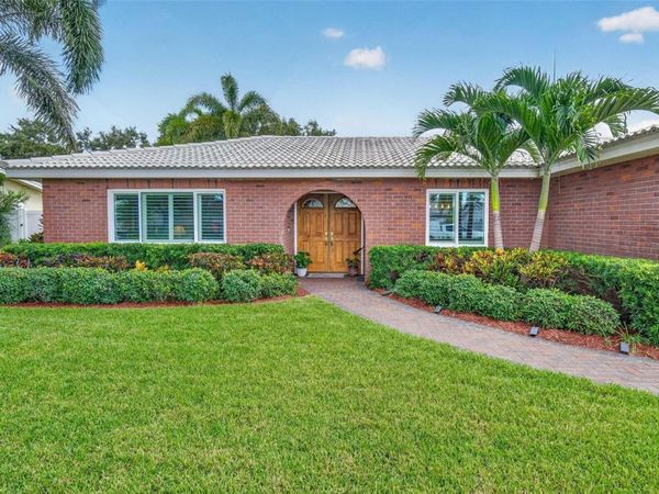 6225 43RD AVENUE N, KENNETH CITY, FL 33709