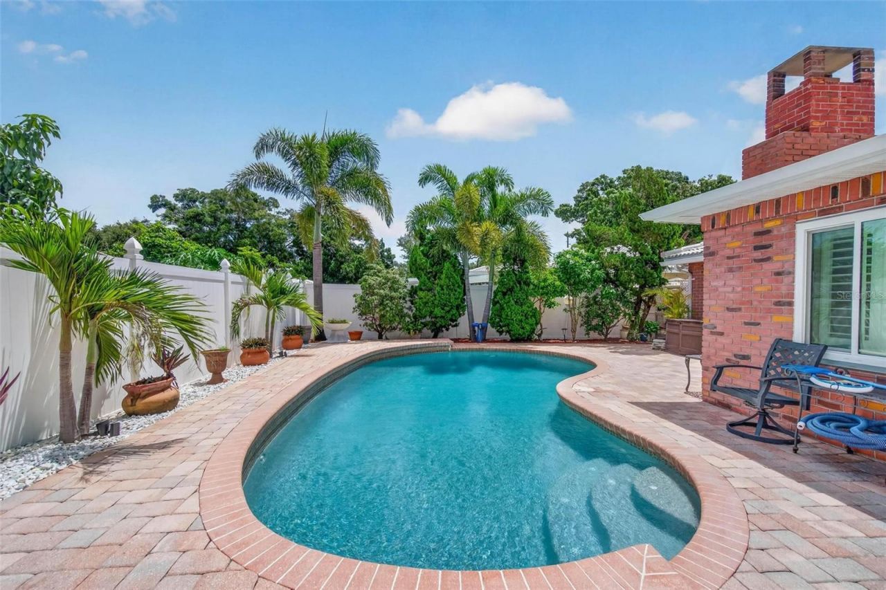6225 43rd Avenue N, Kenneth City, FL 33709 Photo