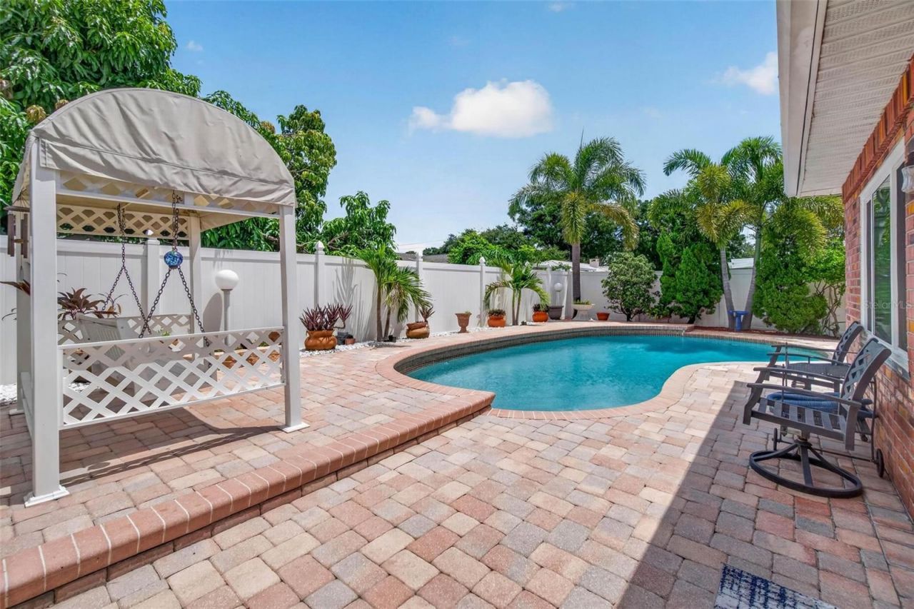 6225 43rd Avenue N, Kenneth City, FL 33709 Photo