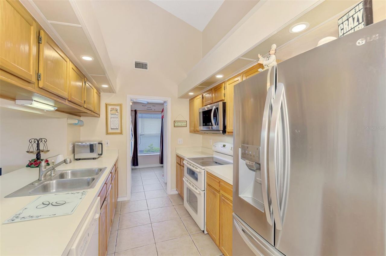3911 77th Place E, Sarasota, FL 34243 Photo