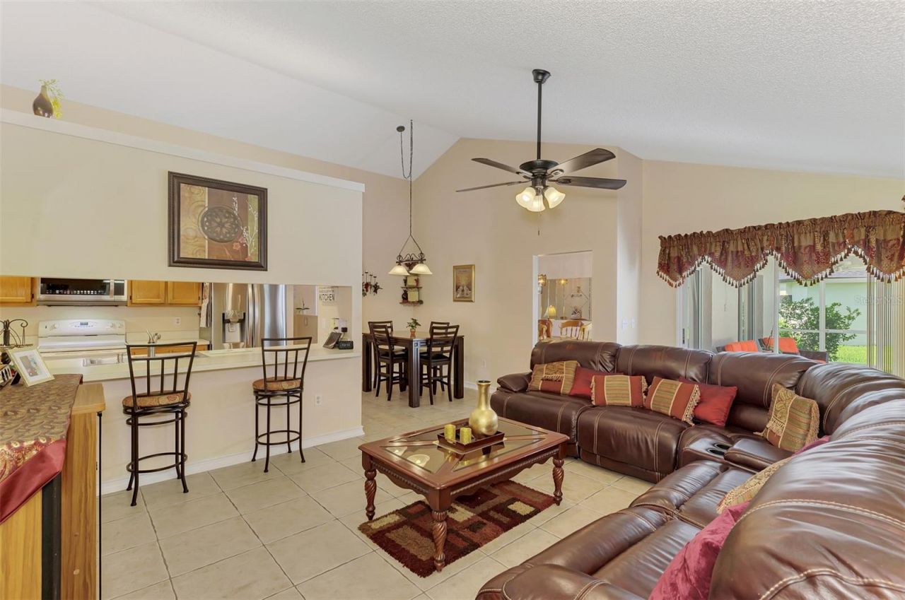 3911 77th Place E, Sarasota, FL 34243 Photo