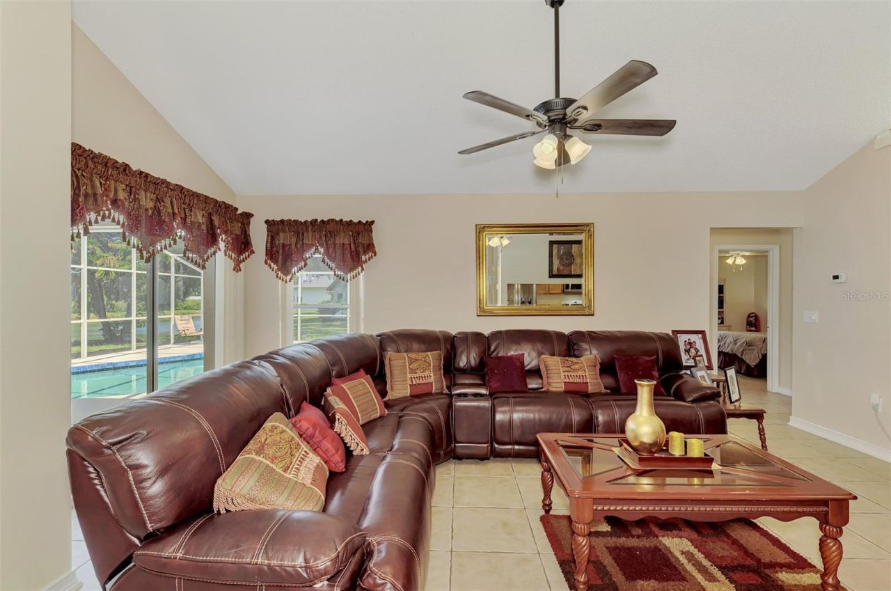 3911 77th Place E, Sarasota, FL 34243 Photo