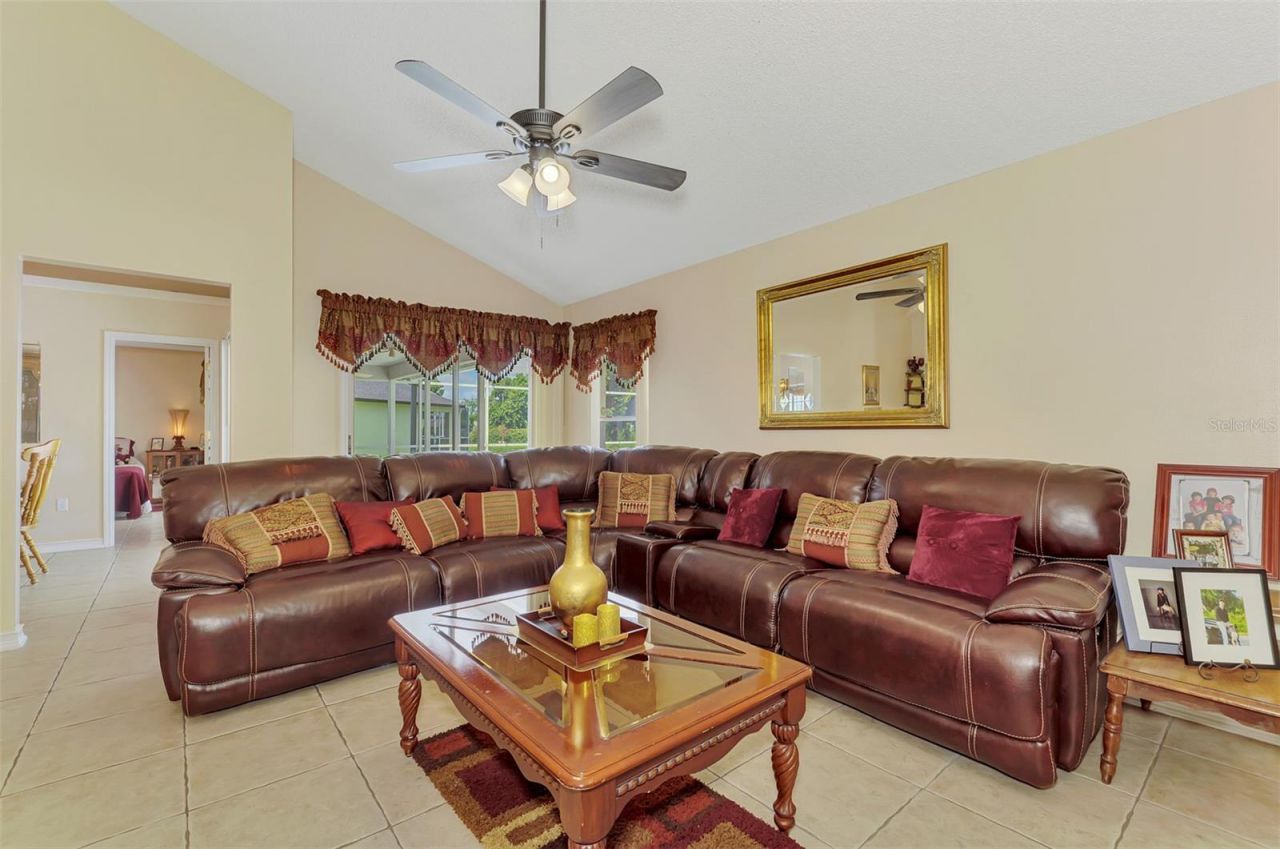 3911 77th Place E, Sarasota, FL 34243 Photo