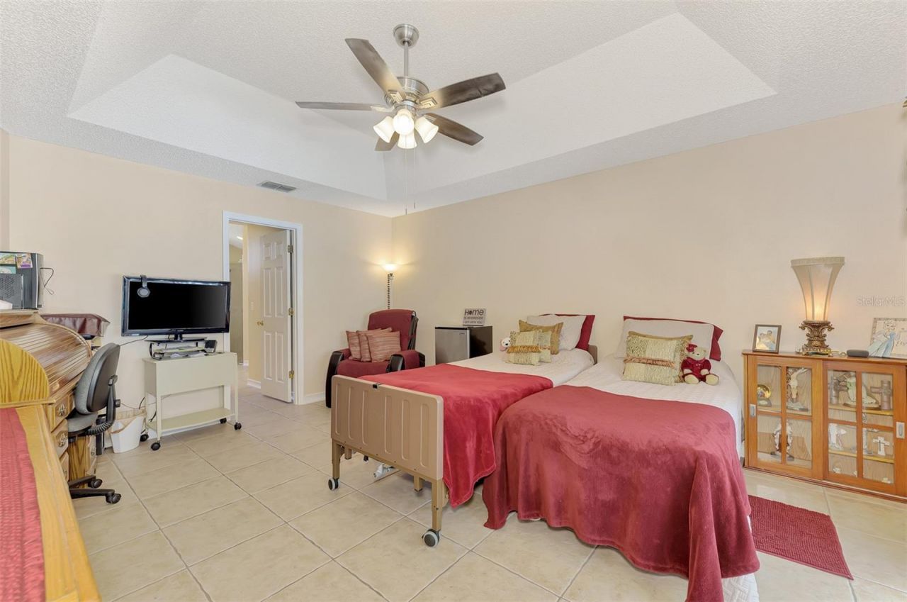 3911 77th Place E, Sarasota, FL 34243 Photo