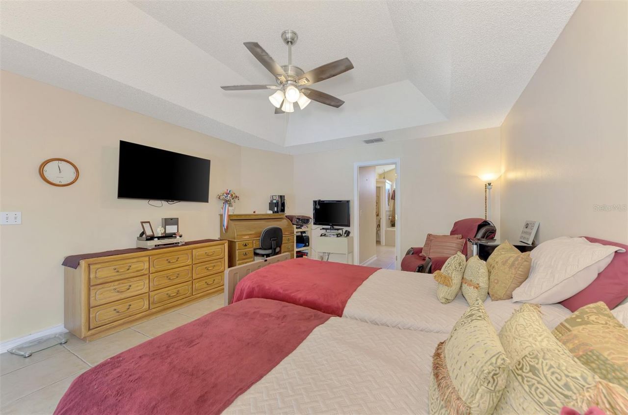 3911 77th Place E, Sarasota, FL 34243 Photo