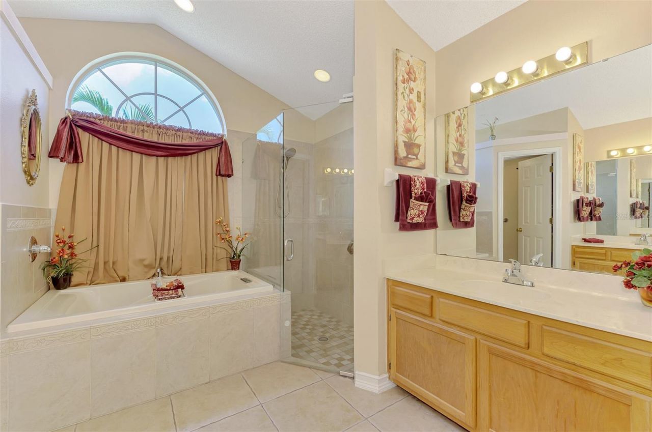 3911 77th Place E, Sarasota, FL 34243 Photo