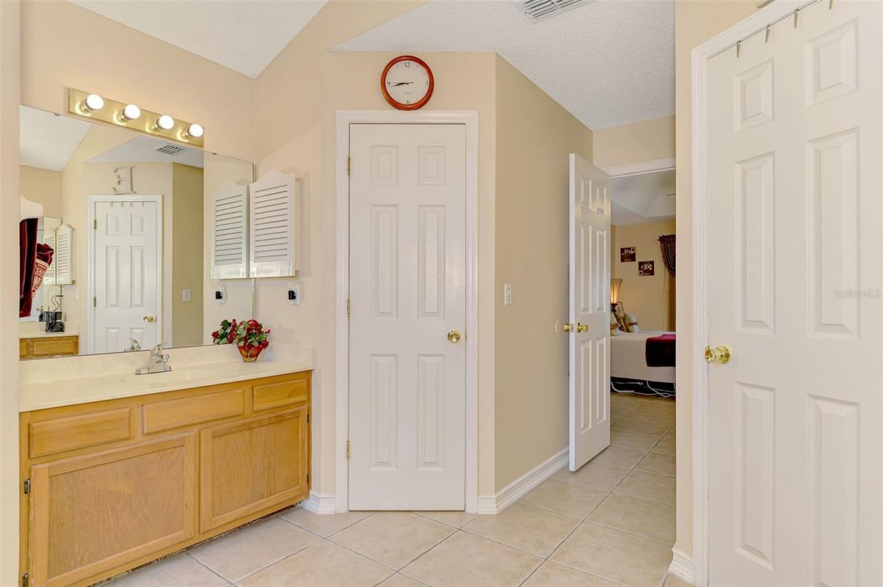 3911 77th Place E, Sarasota, FL 34243 Photo