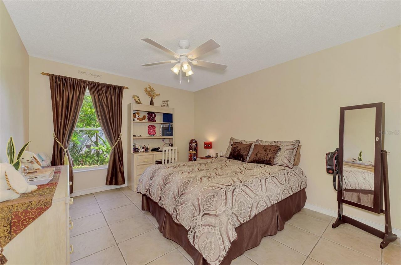 3911 77th Place E, Sarasota, FL 34243 Photo