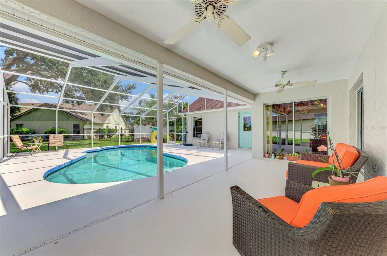 3911 77th Place E, Sarasota, FL 34243 Photo