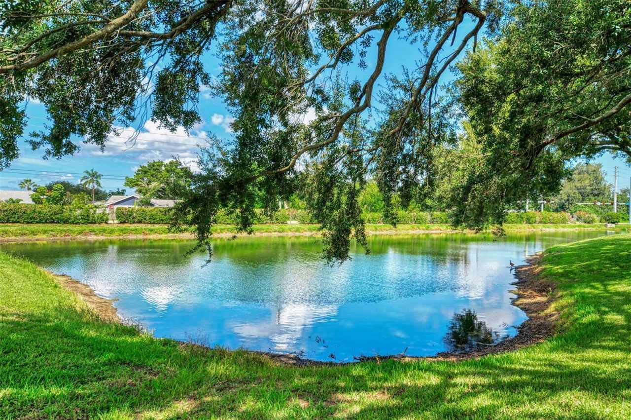 3911 77th Place E, Sarasota, FL 34243 Photo