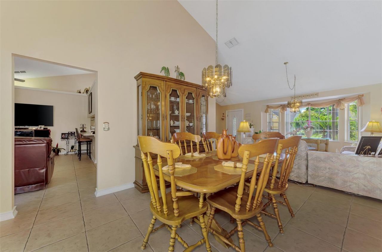 3911 77th Place E, Sarasota, FL 34243 Photo