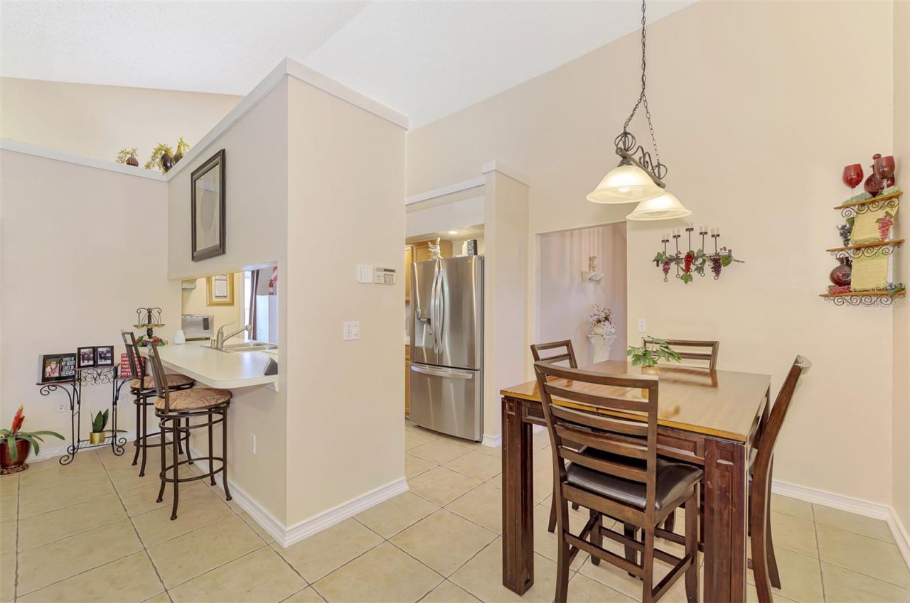 3911 77th Place E, Sarasota, FL 34243 Photo