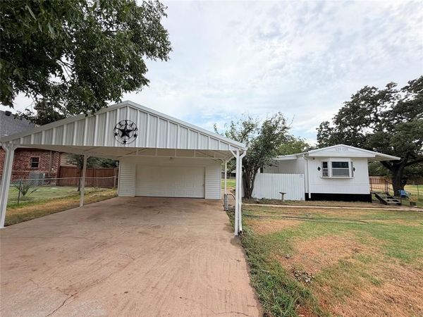 7903 Eastland Avenue , Lakeside, TX 76135