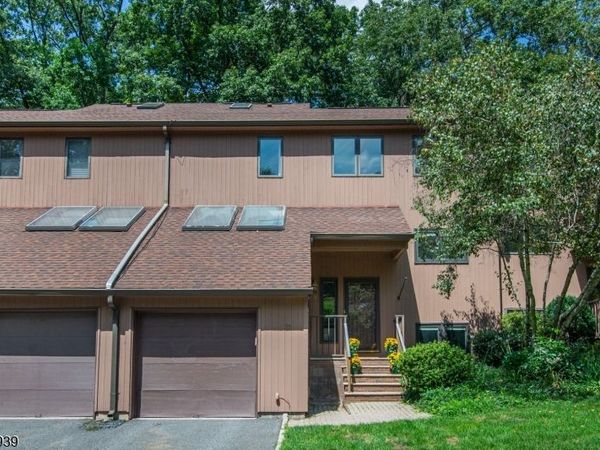 31 Lockley Ct, Mountain Lakes, NJ 07046