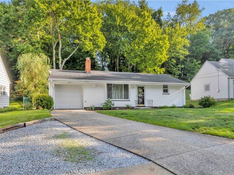 1547 49th Street, Canton, OH 44709 Photo 2