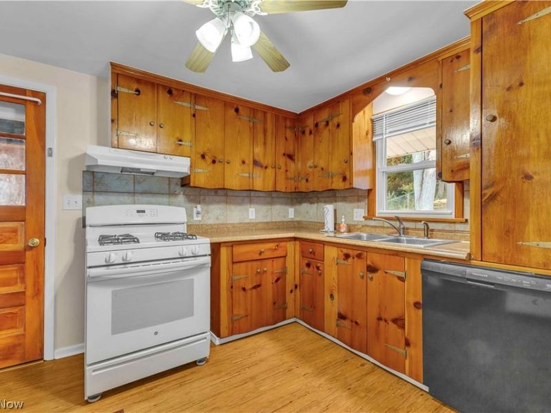 1547 49th Street, Canton, OH 44709 Photo 3