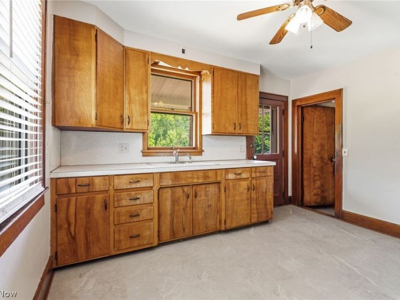 4645 Kendal Street SW, Canton, OH 44706 Photo 10
