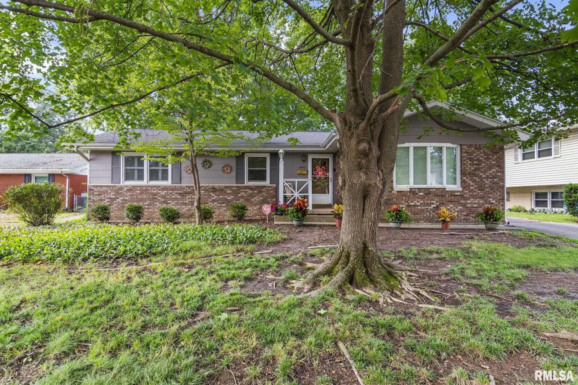 2340 Grinnell Drive, Springfield, IL 62704 Main Photo