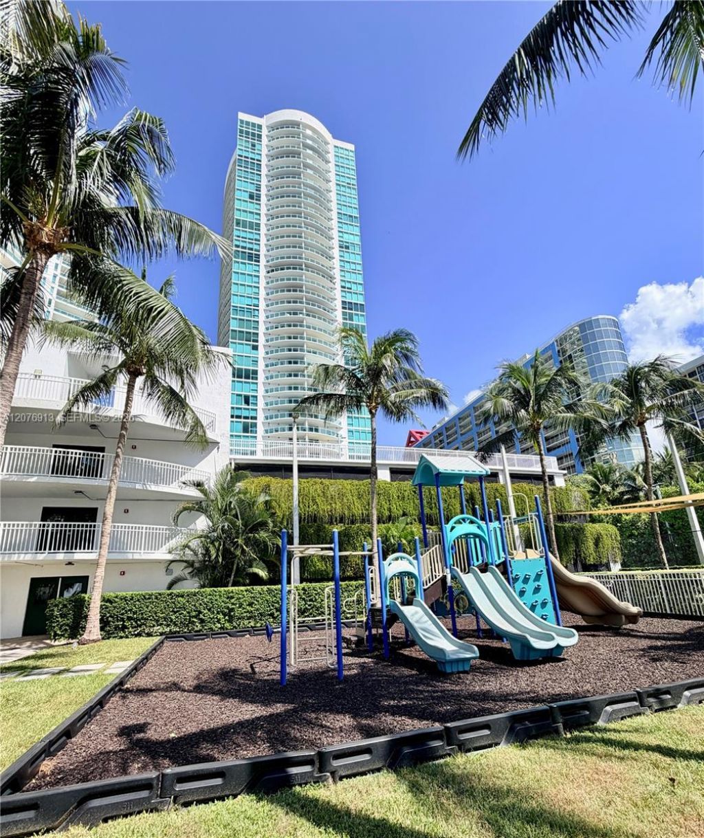 2101 Brickell Ave , Unit 1805, Miami, FL 33129 Photo