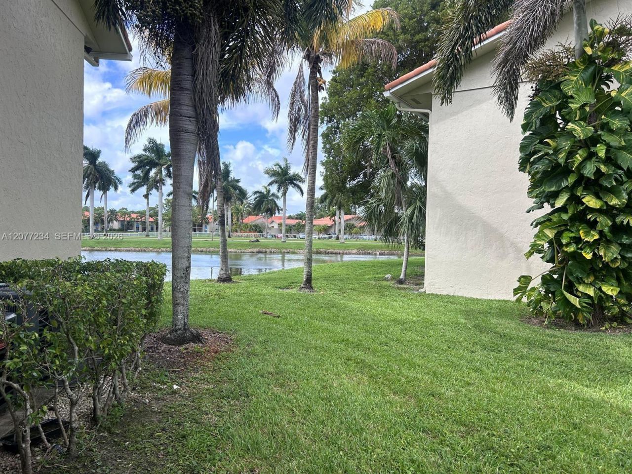 1525 Lake Crystal Dr, Unit D, West Palm Beach, FL 33411 Photo