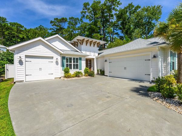 2016 Manor Parc Dr, Calabash, NC 28467