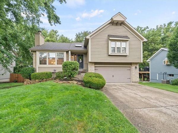 9410 Greenway Lane, Lenexa, KS 66215