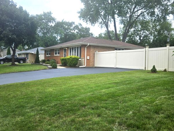 978 E CAPRI Drive, Palatine, IL 60074