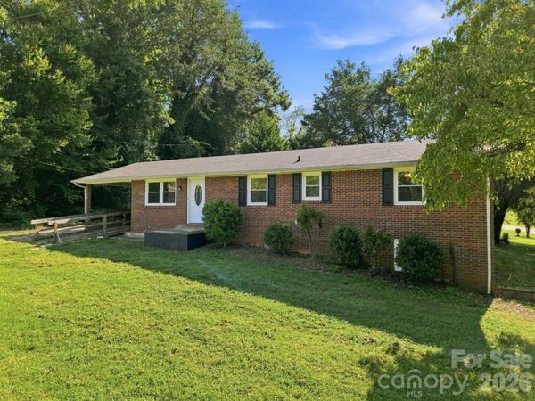1021 S Caldwell Avenue , Newton, NC 28658